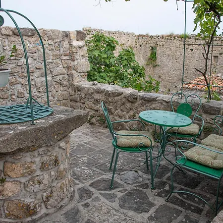 Nives Apartman *