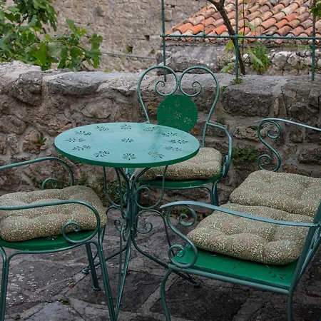 Apartman Nives *